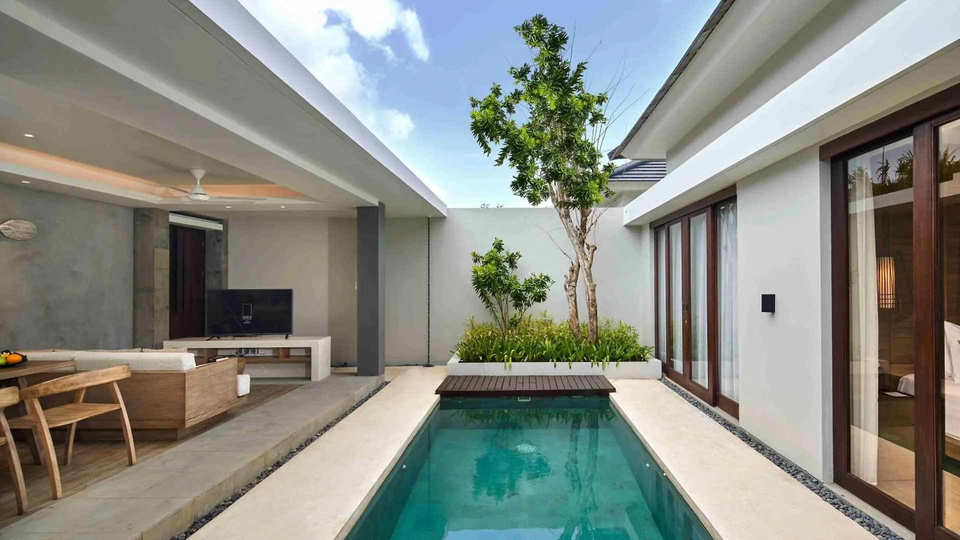 Cross Bali Breakers Villa Jimbaran